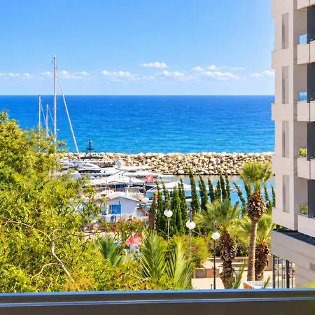 Finikoudes Marina Beachfront Grand *