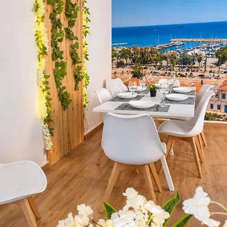 Finikoudes Marina Beachfront Grand Appartamento Larnaca