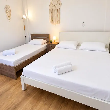 Finikoudes Marina Beachfront Grand Appartamento *