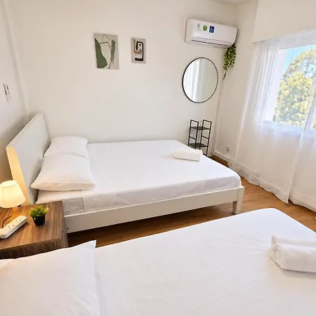 Finikoudes Marina Beachfront Grand * Larnaca
