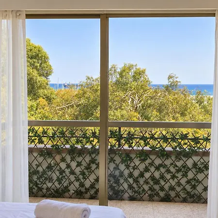 Finikoudes Marina Beachfront Grand * Larnaca